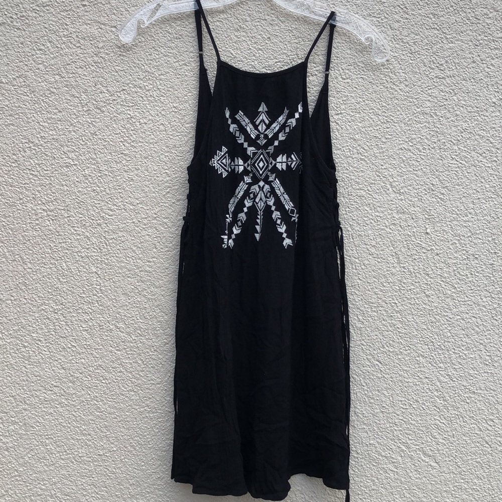 Worn once - FOREVER 21 Embroidered Mini Sundress